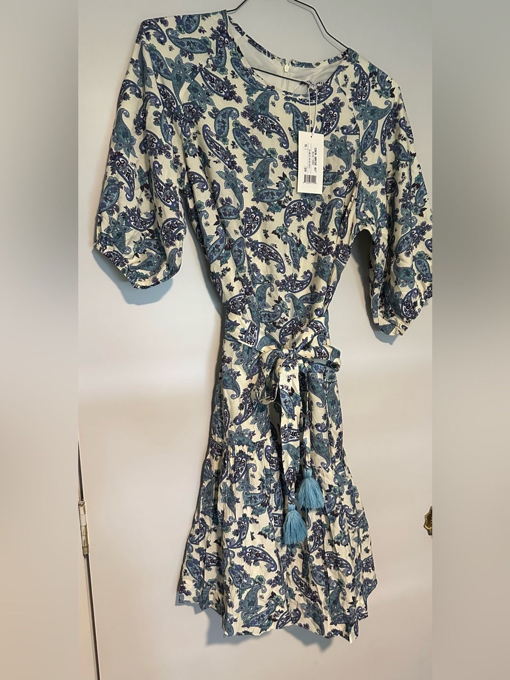 Brand new Yakira Bella Paisley Tie-Waist knee length Dress 42”